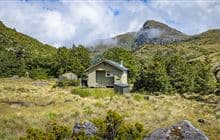 Lake Roe Hut