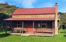 Whariwharangi Hut